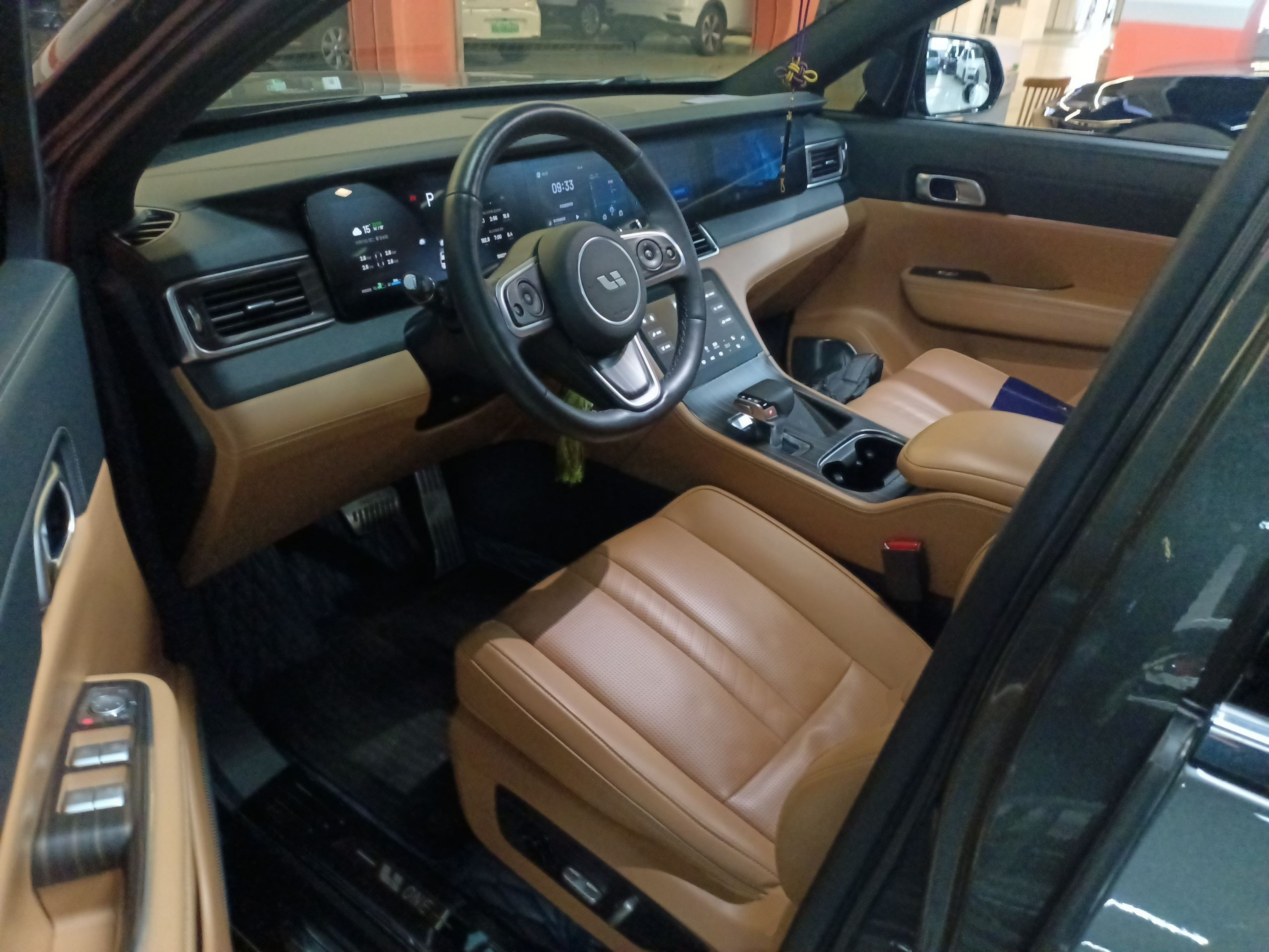 المقاعد الأمامية داخل السيارة