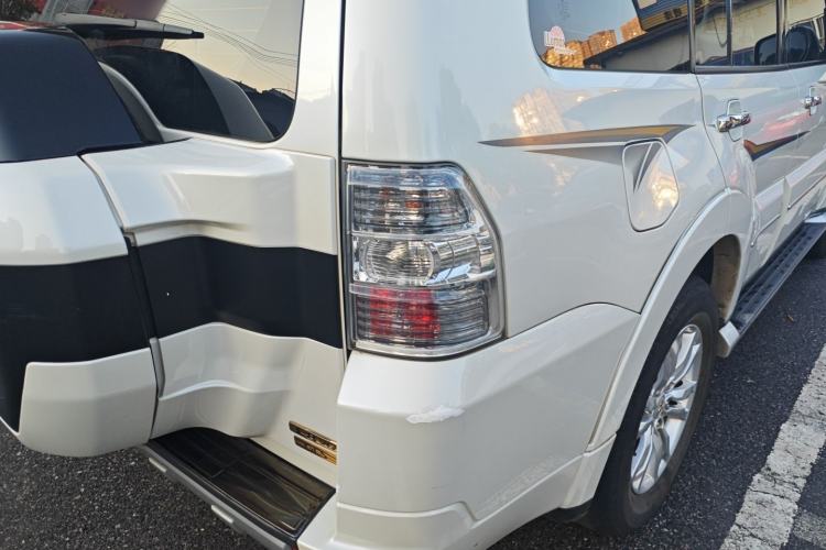 Used Mitsubishi Pajero 2018 V97 3.8L 5-Door GLS Sunroof Dual Differential – Middle East