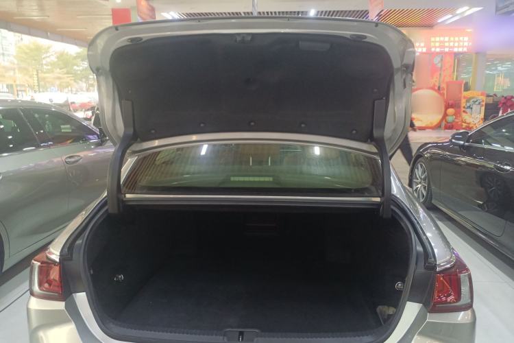 Used Lexus ES 2020 300h Premier Edition
