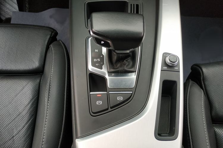 Used Audi A4L 2022 40 TFSI Fashion Dynamic Model
