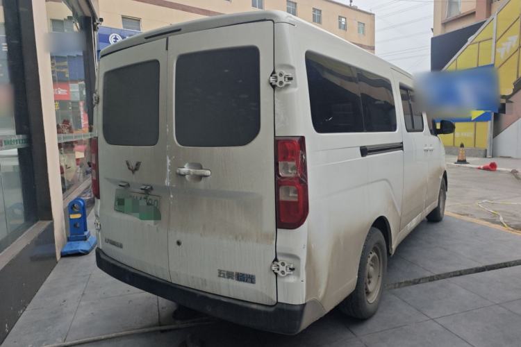 Used Wuling Yangguang 2024 300KM Comfort Version Passenger Van 75kW
