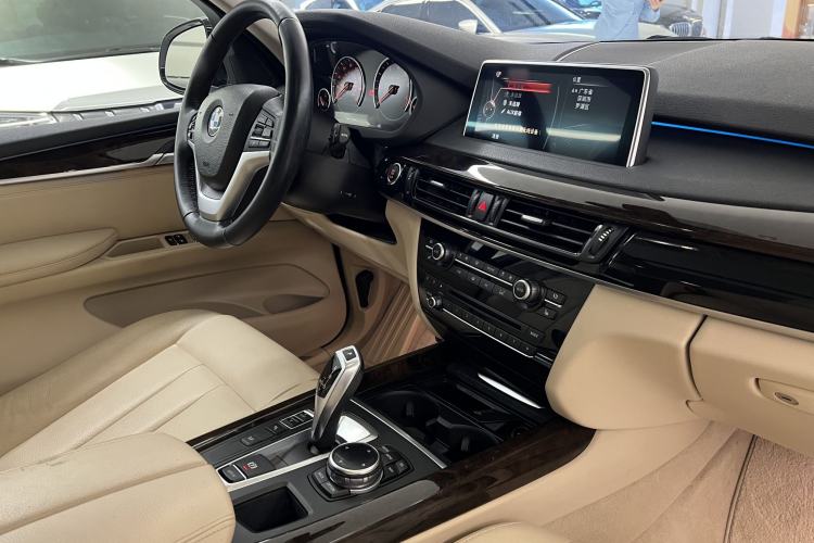 Used BMW X5 2014 xDrive35i Gasoline 7-seater U.S. specification model
