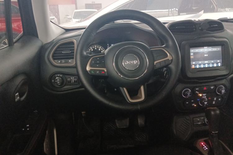 Used  Renegade 2018 Connected Large Screen Version 180T Automatic High-Energy Edition
