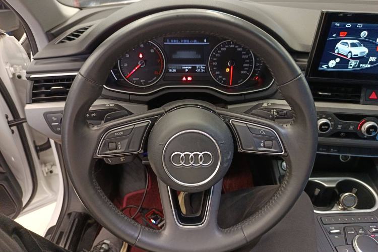 Used Audi A4L 2017 40 TFSI Ambition Edition
