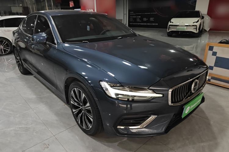 Used Volvo S60 2023 B4 Zhiyuan Luxury Edition
