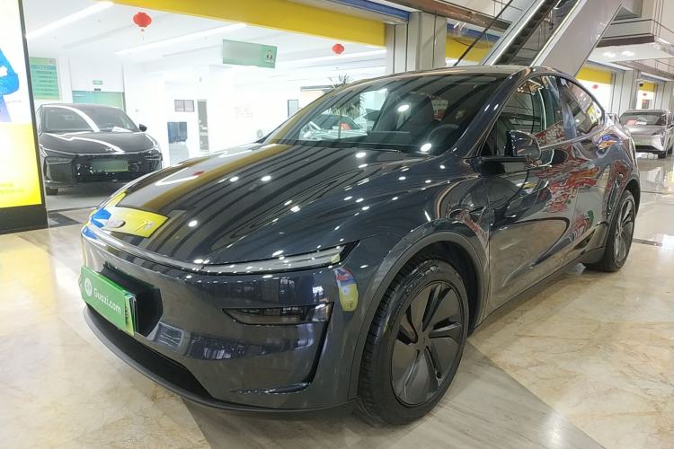 Used Tesla Model Y 2025 Long-Range All-Wheel-Drive Version