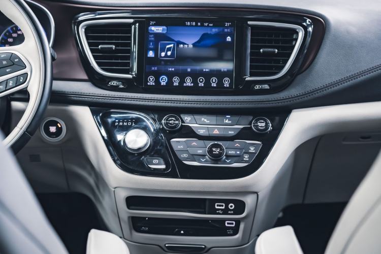 Used Chrysler Grand Voyager 2017 3.6L Premium Edition
