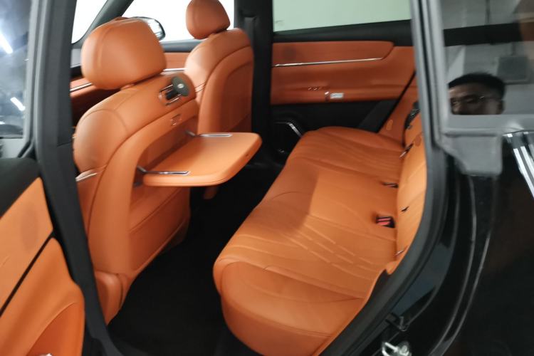 Used  Q07 2025 215 Flagship PLUS
