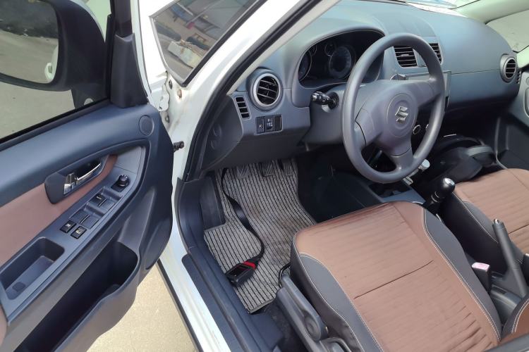 Used Suzuki SX4 2013 1.6L Manual CoolRide Model
