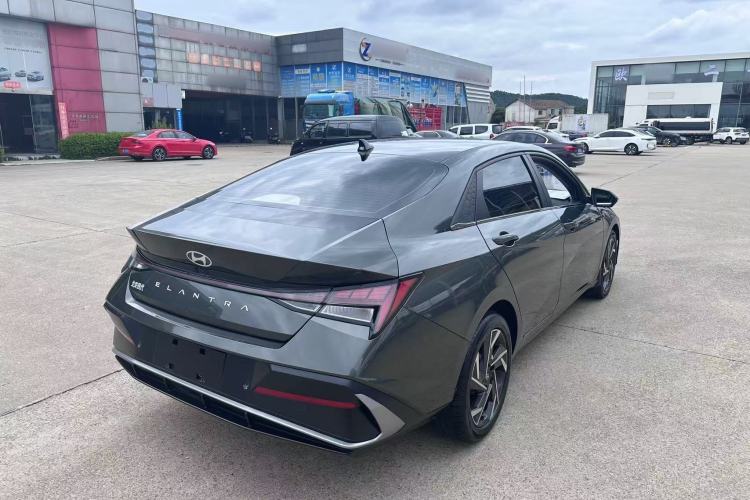 Used Hyundai Elantra 2023 1.5L CVT LUX Prestige Edition
