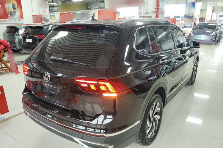 Used Volkswagen Tiguan L 2024 330TSI Automatic Two-Wheel Drive Smart Edition
