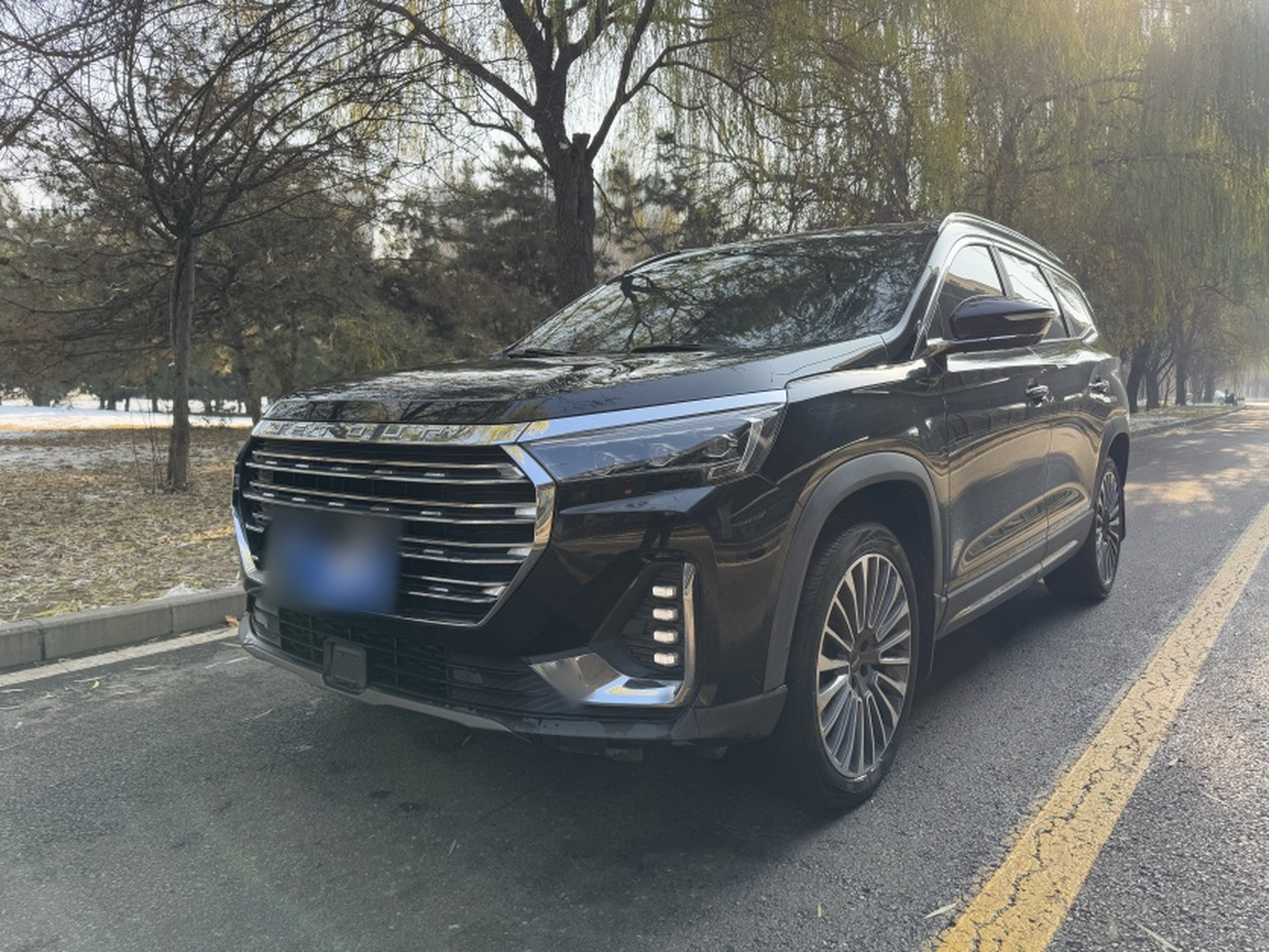 Под передней частью автомобиля