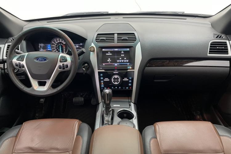 Used Ford Explorer 2013 3.5L Deluxe Model
