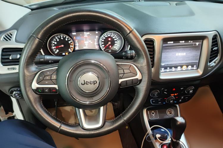 Used  Compass 2017 200T Automatic Family Edition
