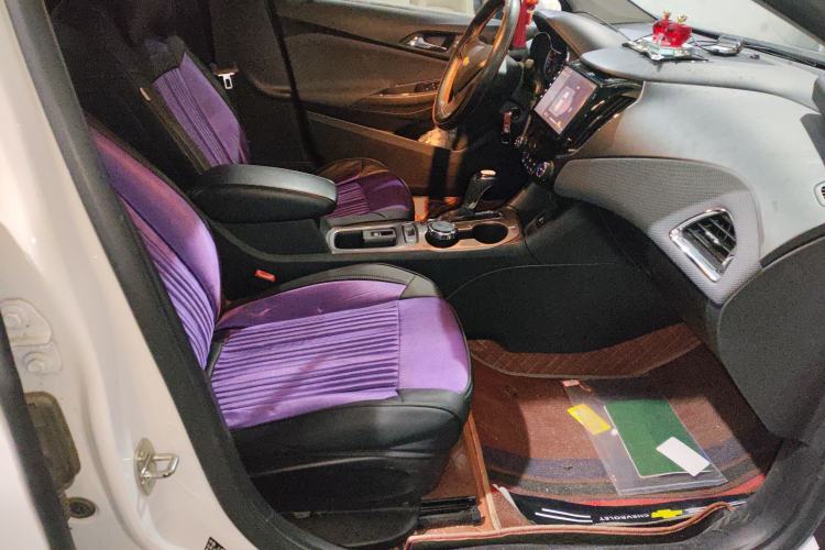 Used Chevrolet Cruze 2018 320 Automatic Pioneer Sunroof Edition
