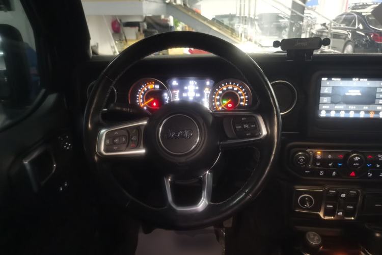 Used  Wrangler 2019 2.0T Sahara Four-Door Version China VI Emission Standard
