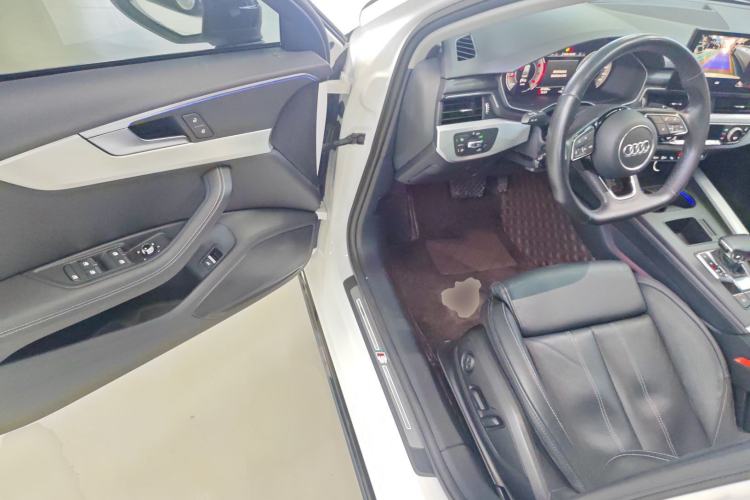 Used Audi A4L 2022 40 TFSI Luxury Dynamic Model
