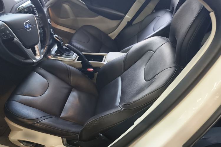 Used Volvo V40 2016 T3 Zhiyi Edition