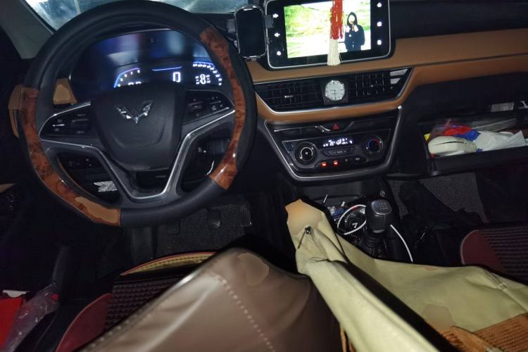 Used Wuling Hongguang S3 2019 1.5L Manual Luxury Model China VI Standard
