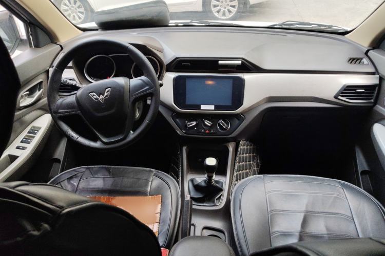 Used Wuling Hongguang 2019 1.5L S Comfort Edition China VI LAR
