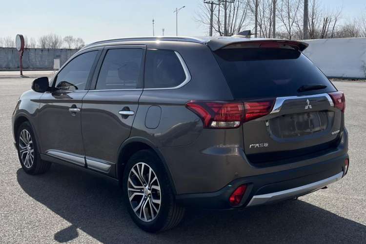 Used Mitsubishi Outlander 2018 2.4L 4x4 Elite Edition 5 Seats
