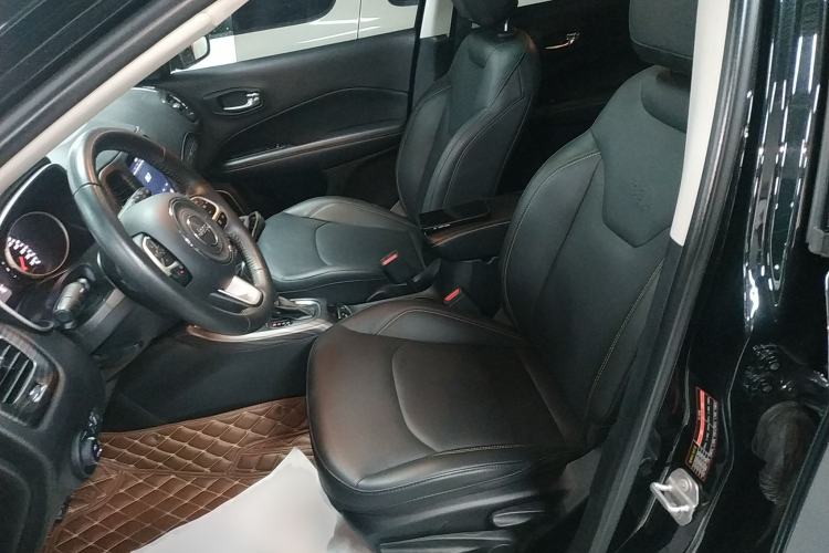 Used  Compass 2019 200T Automatic Family Edition - Connected Large Screen Version
