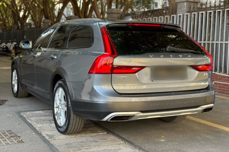 Used Volvo V90 2017 Cross Country T5 AWD Smart Range Edition