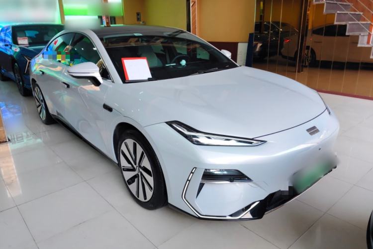 Used  E8 2024 550 km Range Rear-Drive MAX
