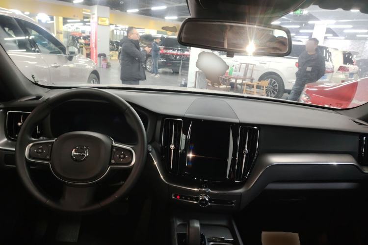 Used Volvo XC60 2025 B5 4x4 Smart Luxury Edition