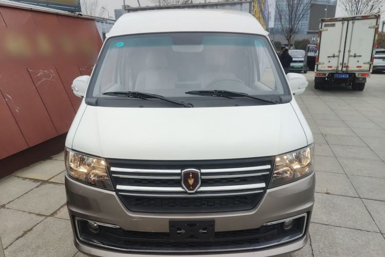Used Jinbei New Hiace X30L 2024 Champion Edition Van 2/5 Seats Front-Mounted Air Conditioning