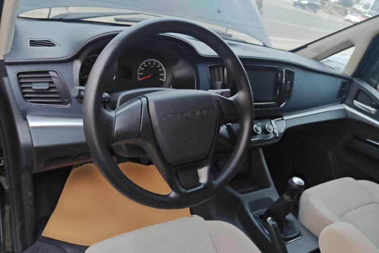 Used FORTHING Lingzhi 2023 M5L 1.6L Base Model 7 Seats