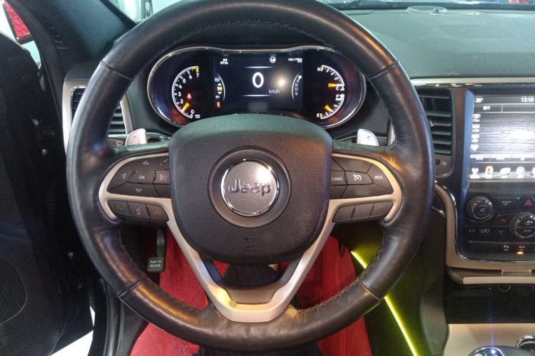 Used  Grand Cherokee (Import) 2015 3.0L Comfort Navigation Edition
