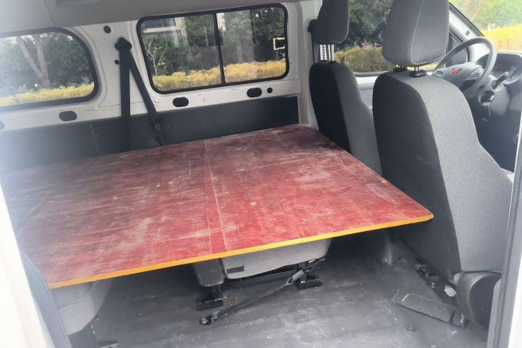 Used Wuling Yangguang 2024 300KM Comfort Version Passenger Van 75kW
