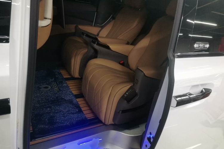 Used Denza D9 2024 DM-i 980 Four-Wheel Drive Flagship Model
