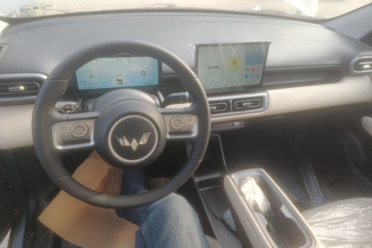 Used Wuling Bingo PLUS 2024 330 km Range Five-Seater Version
