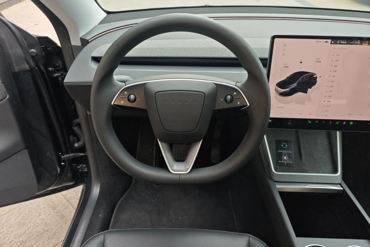 Used Tesla Model Y 2025 Long-Range All-Wheel-Drive Version
