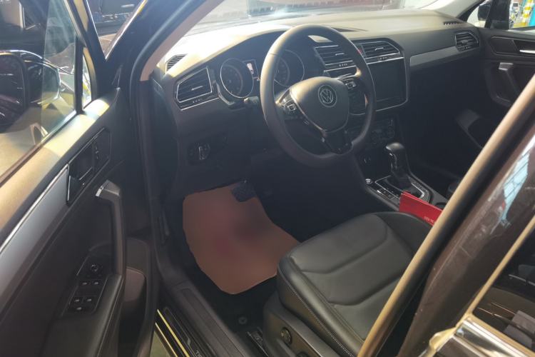 Used Volkswagen Tiguan L 2021 330TSI Automatic Two-Wheel Drive Smart Edition
