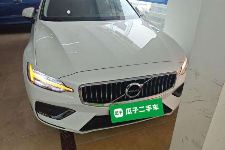 Used Volvo V60 2021 B4 Zhiyi Luxury Edition
