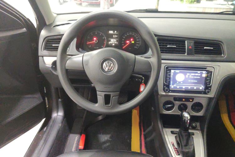 Used Volkswagen Gran Lavida 2013 1.6L Automatic Fashion Model
