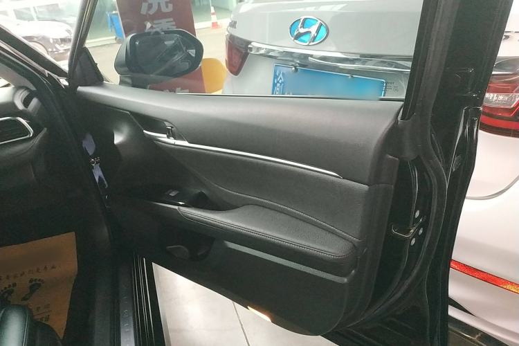 Used Toyota Camry 2021 2.0G Luxury Edition
