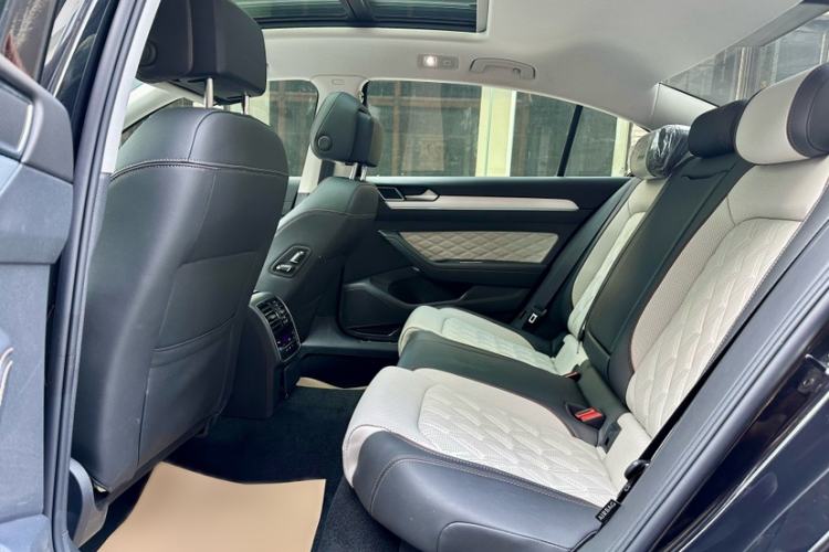 Used Volkswagen Magotan 2023 2 Million Units Commemorative Edition 330TSI DSG Luxury Version
