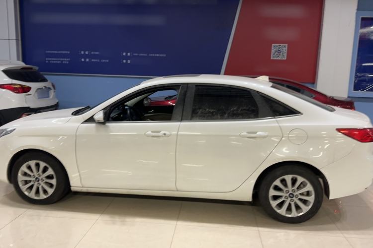 Used Ford Escort 2015 1.5L Automatic Fashion Model
