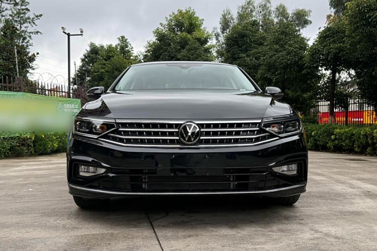 Used Volkswagen Magotan 2025 Zhongxiang Version 330TSI DSG Luxury Edition
