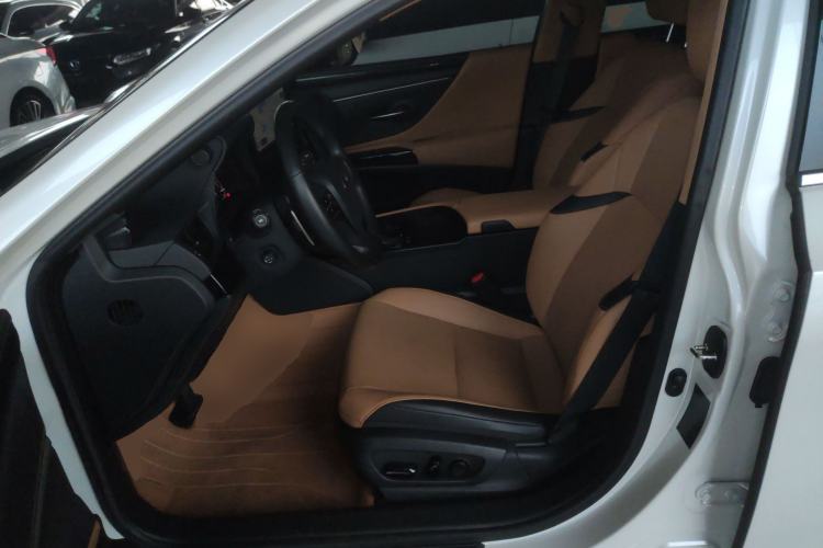 Used Lexus ES 2023 200 Excellence Edition