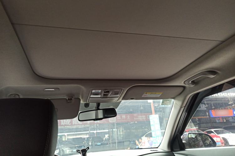 Used Hyundai ix25 2015 1.6L Automatic Two-Wheel-Drive Deluxe DLX Model
