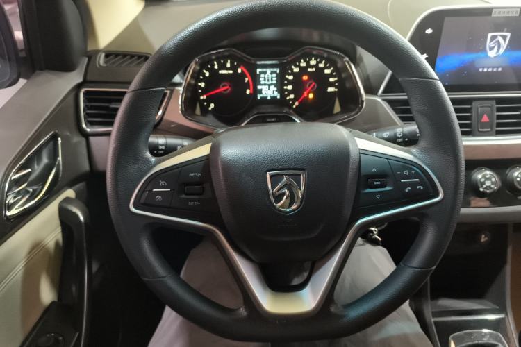 Used Baojun 310W 2017 1.5L Manual Fashion Model China V

