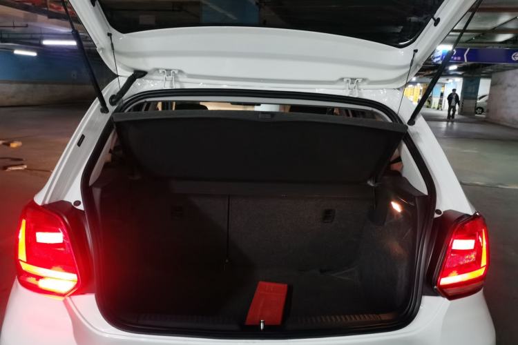 Used Volkswagen Polo 2016 1.6L Automatic Comfort Model