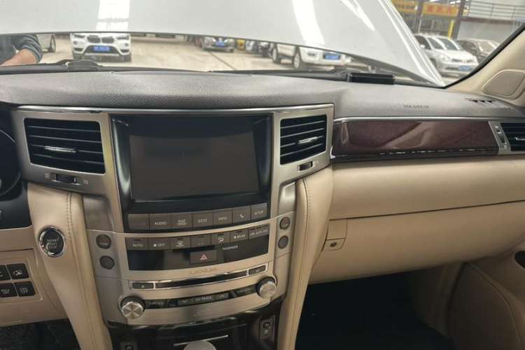 Used Lexus LX 2013 570