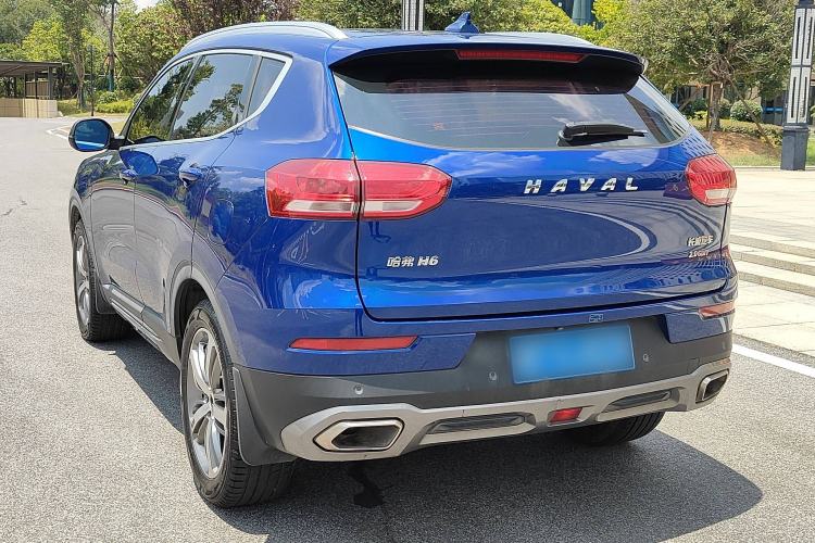 Used Haval H6 2017 Red Label 2.0T Automatic Two-Wheel Drive ZhiShang Model
