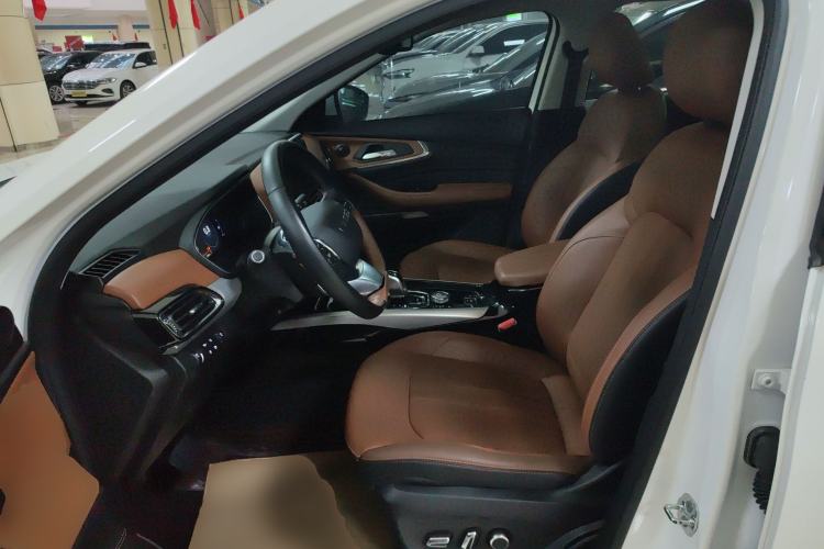 Used  Lingyun 2019 1.6T Two-Wheel Drive Diamond Edition
